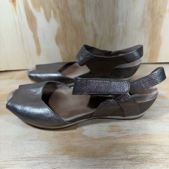 Dansko Vera Metallic Wedge Sandals Women’s Size 6.5 - Picture 1 of 10